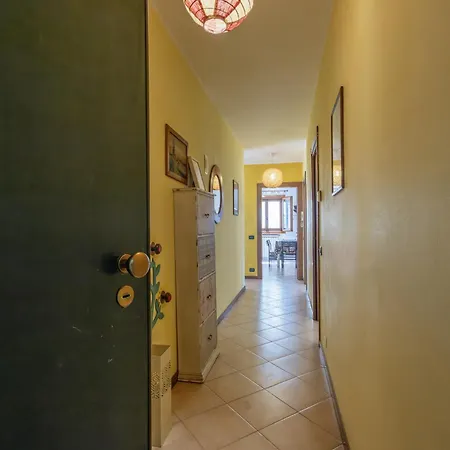 Daire Spacious With Terrace By Wonderful Italy *