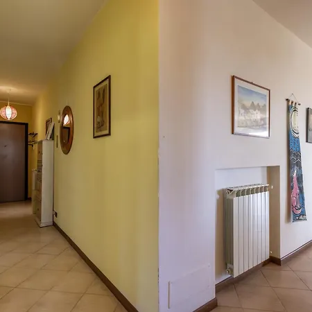Daire Spacious With Terrace By Wonderful Italy